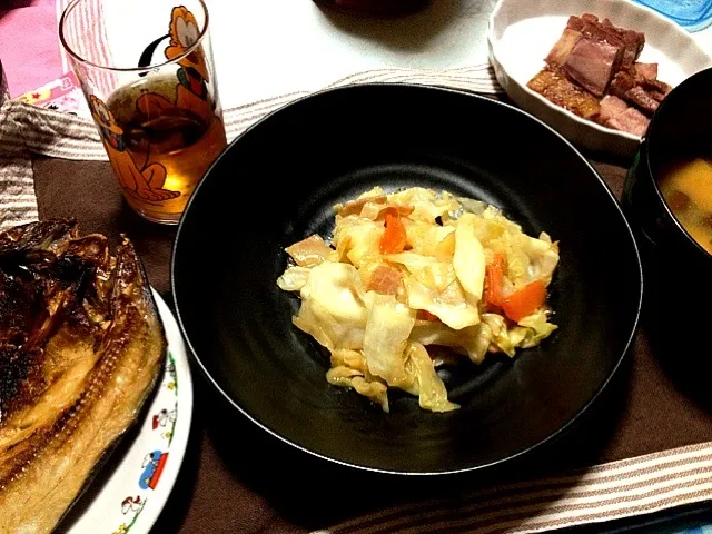 夕飯☆野菜炒め、ほっけの開き、なめこの味噌汁、さいぼし☻|奥村希美さん