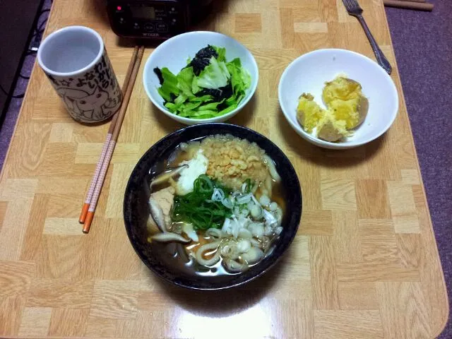 Snapdishの料理写真:鶏うどんと塩キャベツふかしいも|ラフトさん