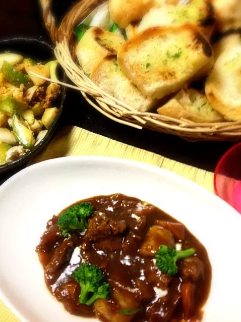 ビーフシチューとHB焼きたてフランスパン|リさまさん