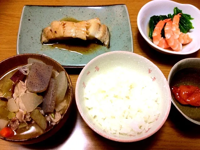 銀たらの蒸焼きととん汁とほうれん草と海老のお浸し|まりこさん