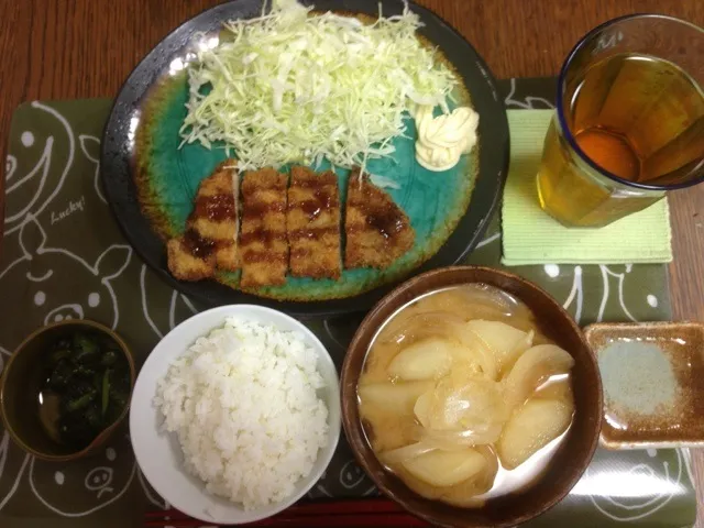 カツレツ、じゃがいもと玉ねぎの味噌汁、もずく|yuyangさん