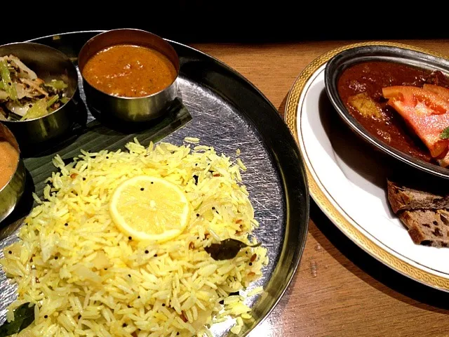 東京駅八重洲地下街の南インド料理店「エリックサウス」の3種の菜食カレーとポークビンダルー♪|スパイシー丸山さん