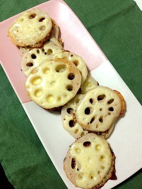 レンコンのチーズペッパー焼き|まめさん