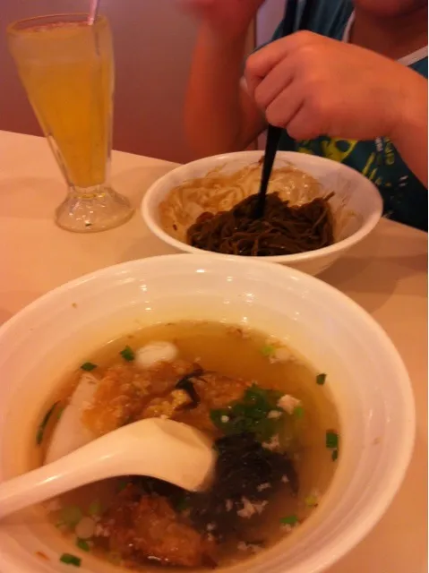 Dry spinach noodle with fishball soup|laumeikuanさん