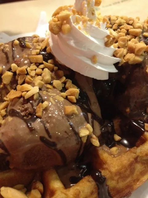 Waffle Ice-Cream @ Ben "N" Jerry|Rose Samsonさん