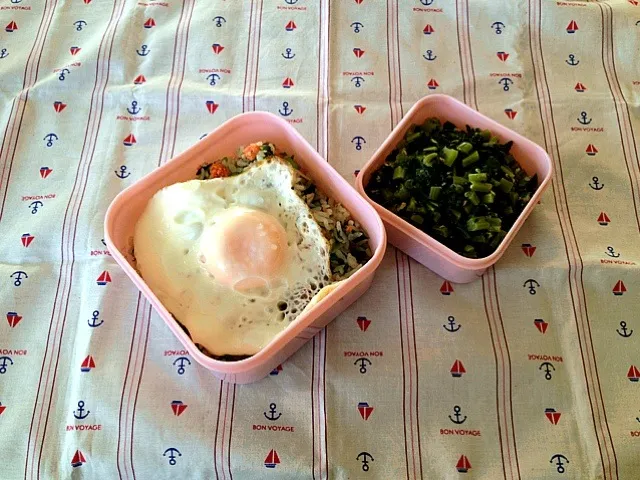 目玉焼きのせ鮭チャーハン。|tommegさん