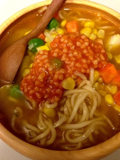 Snapdishの料理写真:インスタントラーメンのトマト塩麹のせ|Junko Nakamuraさん