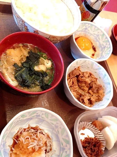 すき家で、朝ごはん。佃煮、梅干、わかめなど持参。ご飯が残れば、お持ち帰り|ハルさん