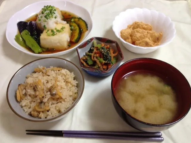 あさりご飯☆オクラの味噌汁☆揚げ出し豆腐☆小松菜の胡麻和え☆わらびもち☆|しょこさん