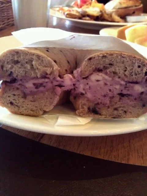 whole wheat bagel wz fruit flavor cream cheese|tpejoswさん