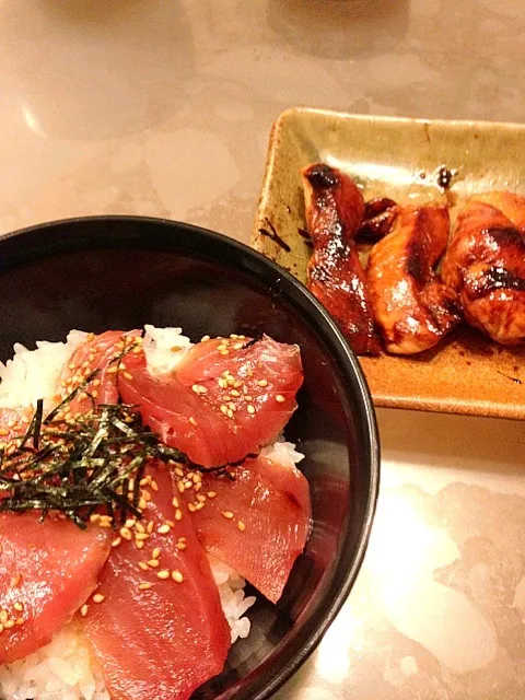 Snapdishの料理写真:マグロ丼 鳥の照焼き|ころままさん