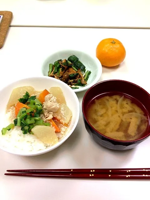 大根鶏ひき肉のとろとろ丼とさつま揚げのみそ汁|ayukawaさん