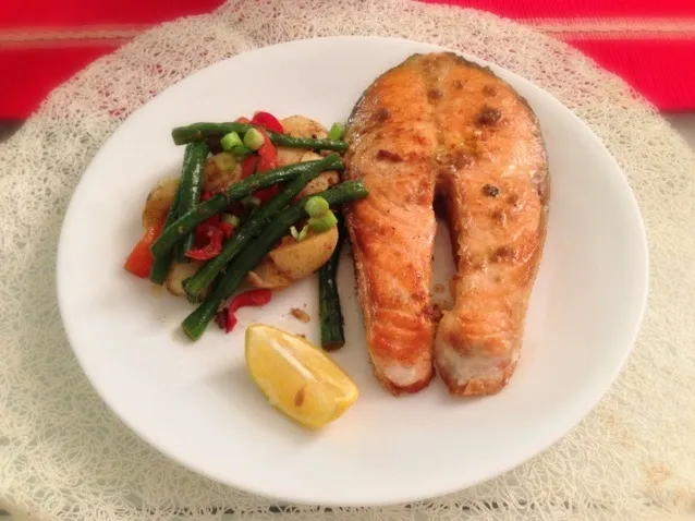 Pan fried Tasmanian Salmon  with    Baby potatoes and Asian greens sautéed  with anchovies|Erwinさん