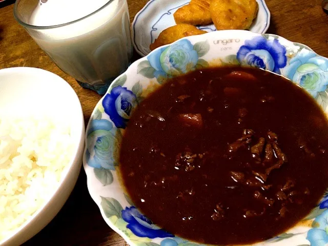 ハッシュドビーフ、チキンナゲット|Kojiさん