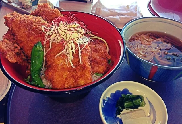 Snapdishの料理写真:わらじカツ丼|ゆーじさん