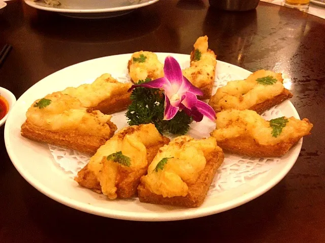 Snapdishの料理写真:Prawn fried toast|wiamさん