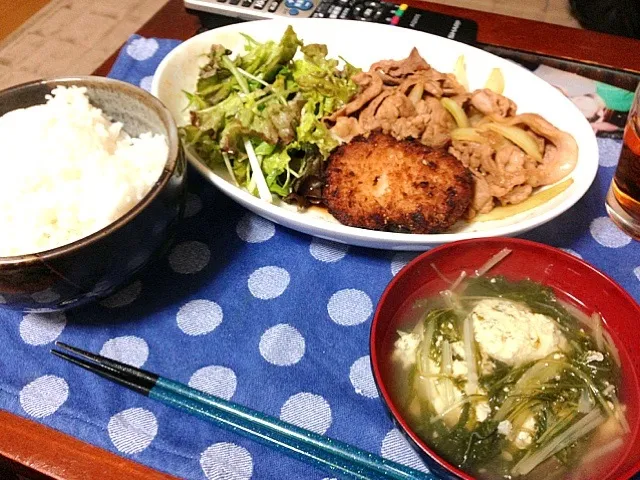 豚肉の生姜焼き、コロッケ、鶏だんごと水菜のスープ、サラダ|ハルさん