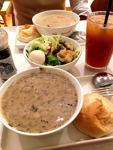 Snapdishの料理写真:Mushroom soup, salad and sumo soup|prissyさん