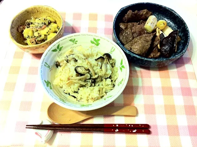 Snapdishの料理写真:キノコのリゾット・牛肉の焼きマリネ・蒸しじゃがいもの胡麻マヨネーズ和え|咲さん