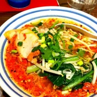 Snapdishの料理写真:タイ式トムヤムラーメン|hanacoromoさん