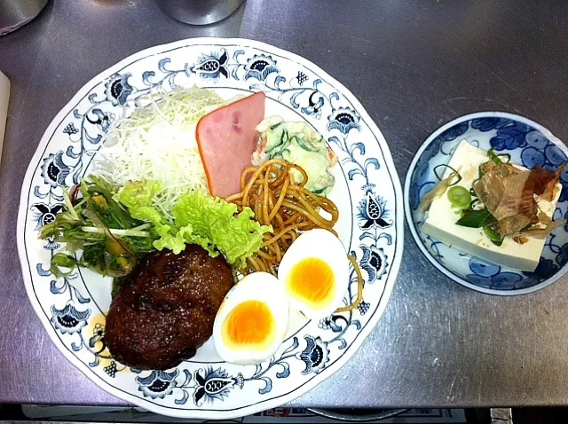 Snapdishの料理写真:定食12.11.21|ひろこさん