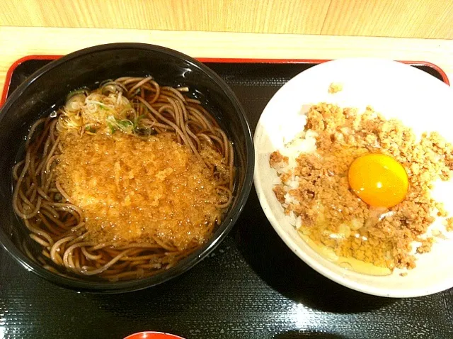 たぬきそばとスタミナそぼろ丼|TonyYamadaさん