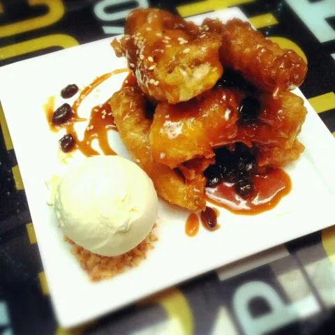 Banana Tempura soaked in Caramel with Vanilla Icecream!|graceさん