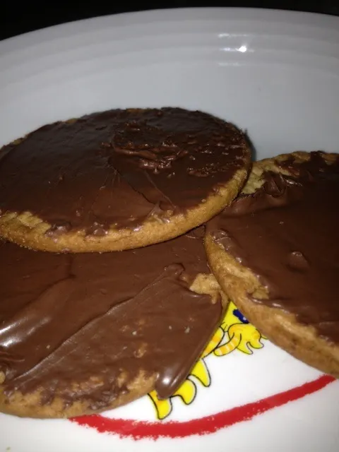 Snapdishの料理写真:Digestive Biscuits with Nutella|Rose Samsonさん