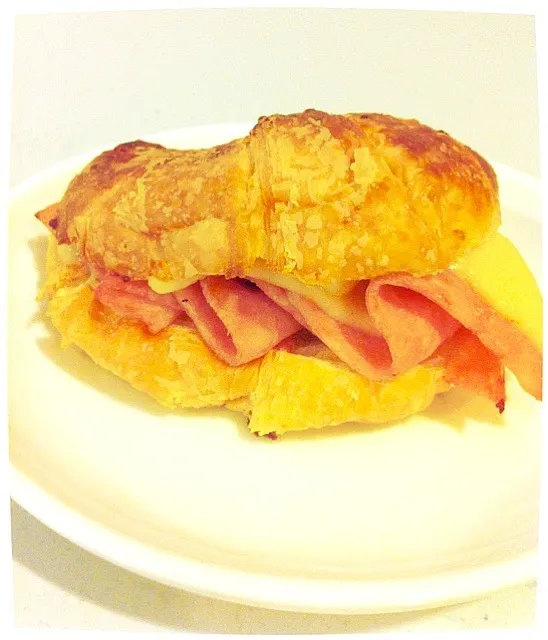 Croissant Ham cheese ครัวซองท์แฮมชีส|Toa Nakaratさん