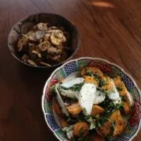 Snapdishの料理写真:今日の茶葉料理です！手前がかぶとカキのサラダ。奥が里芋の茶葉味噌焼きです！ヘルシーで美味しかったぁー(^^)|keiichiさん