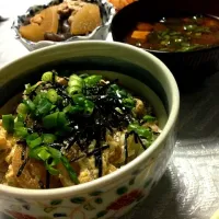 Snapdishの料理写真:玉ねぎだけの玉子丼|ちーこさん