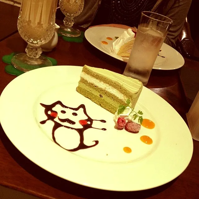 抹茶ムースケーキとホワイトチョコモカ いけめんのお兄さんがつくってくれます♡|きょうちゃんさん