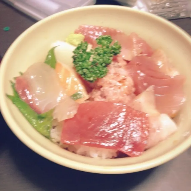 Snapdishの料理写真:2012.06彼がつくってくれた海鮮丼♪|きょうちゃんさん