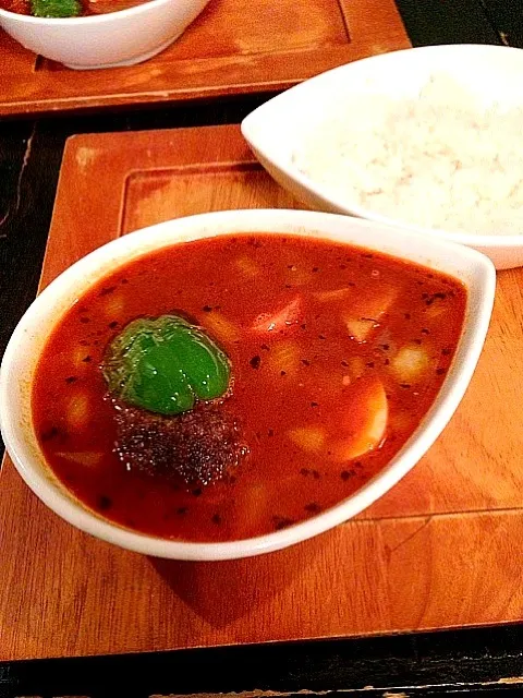 「鴻」ハンバーグカレー赤 〜神保町カレー記１〜|セドリックさん