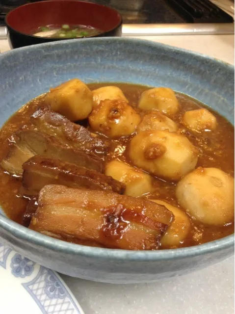 昨日の豚味噌煮込みリメイクの小芋の味噌がらめ|みかんさん