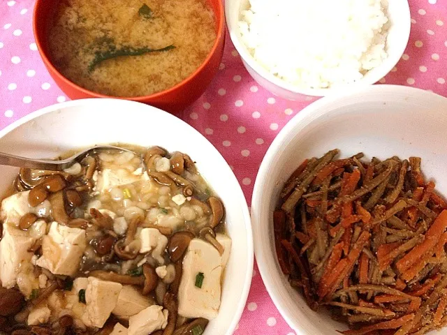 きんぴらごぼう
なめこ豆腐
ご飯
わかめの味噌汁|こなつさん