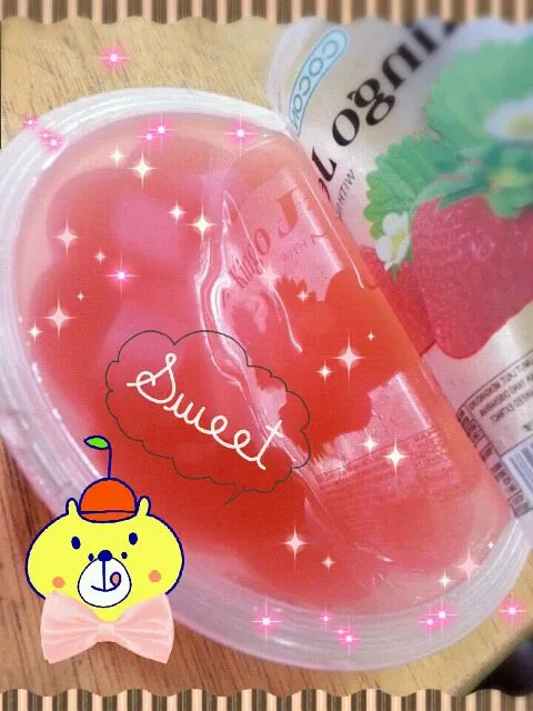 jelly strawberry flavoured carrageenan dessert with nata de coco|hakubaraさん