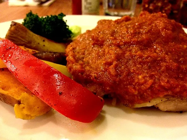 Chicken steak and spicy meat sauce @ 野草|Larry Chuさん