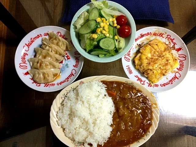 カレー、餃子、サラダ、はんぺんのマヨ醤油焼き|まゆめろさん