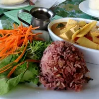 Vegan brown rice and red curry tofu|ReciBellaさん