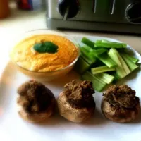 Roasted Red Pepper and Herb Hummus with Stuffed Button Mushrooms|Andrew Behrensさん