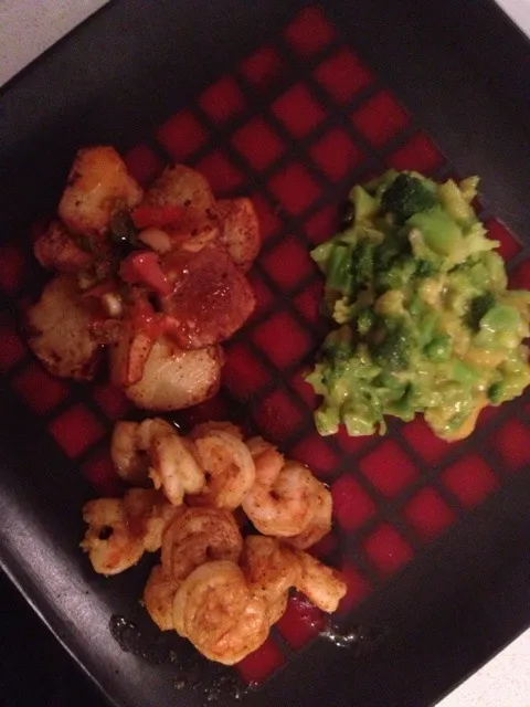 Curry lemon shrimp with rosemary potatoes and broccoli & cheese|claudia lopezさん