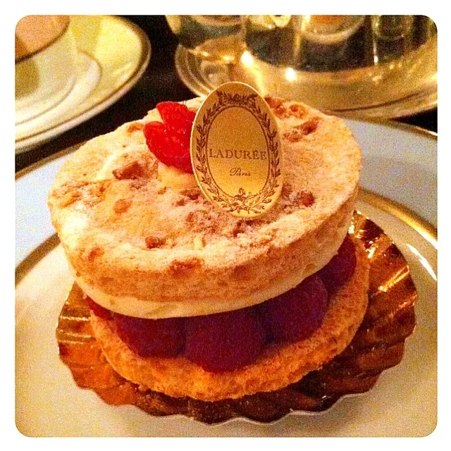 Divine. 👍👍👍 @Laduree, champs-élysées , Paris|bさん