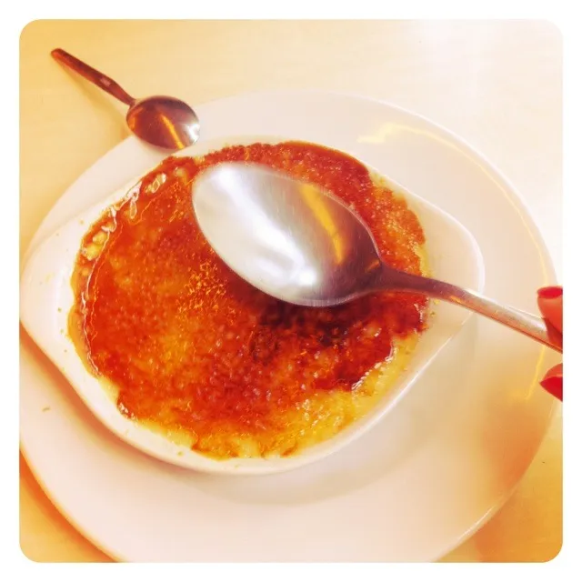 Snapdishの料理写真:Creme brûlée @ Cafe de deux moulin. ❤❤❤|bさん