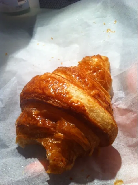 Everyday is a croissant day..! ❤👍|bさん