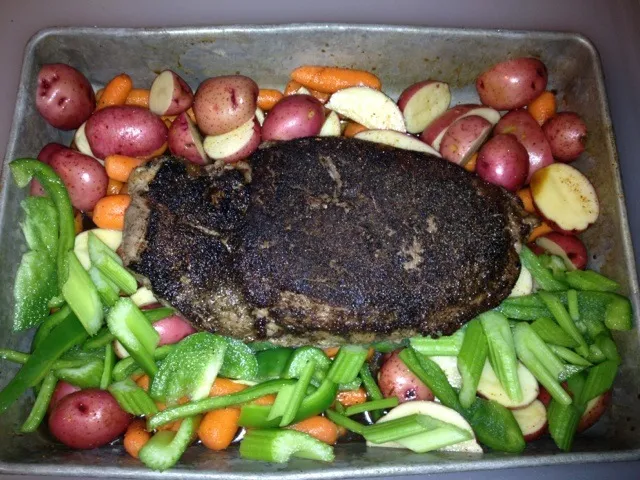 Shoulder of Beef with Roasted New Potatoes and Veges|Jason K. Doveさん