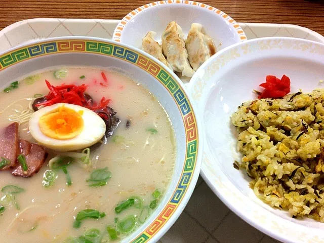 Snapdishの料理写真:社食。ラーメン定食|osayanさん