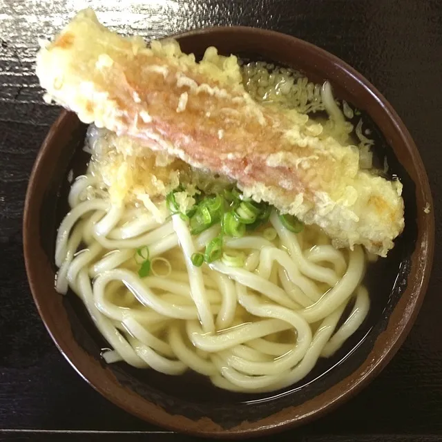 Snapdishの料理写真:「うどん屋まつはま」のかけ小＋ちくわ天|fujii saburoさん