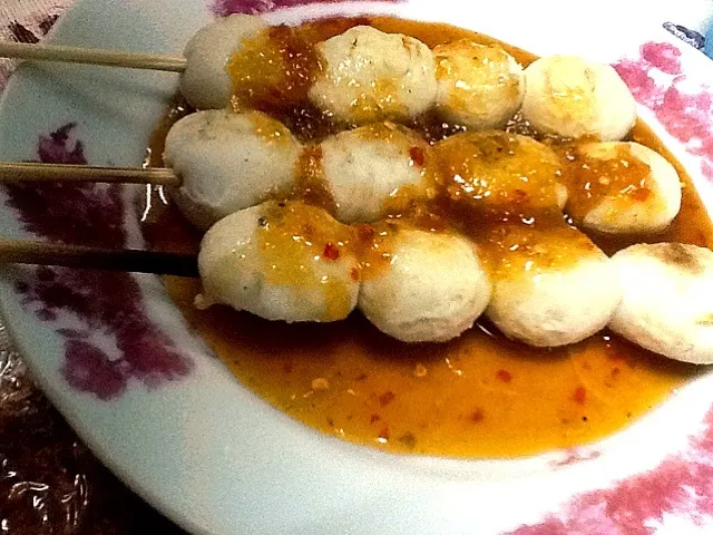 Grilled Pork Ball Stick topped with Sweet Chili Sauce|Little Tomatoさん