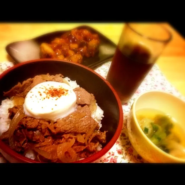 11/21 温玉のせ牛丼🍴|harucaさん